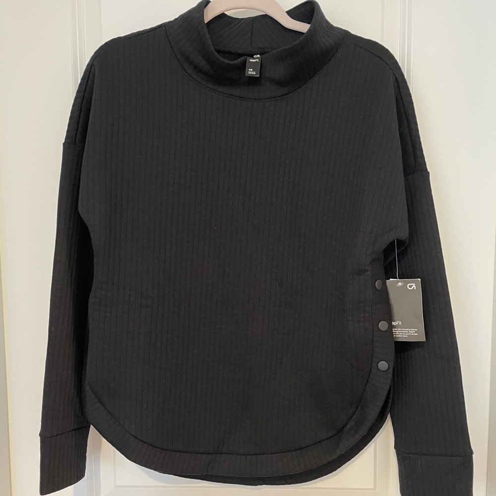 GapFit black jacquard sweatshirt.